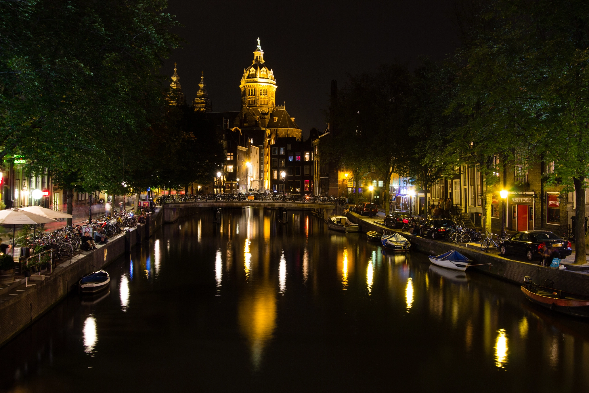 Sint Nicolaaskerk at Night